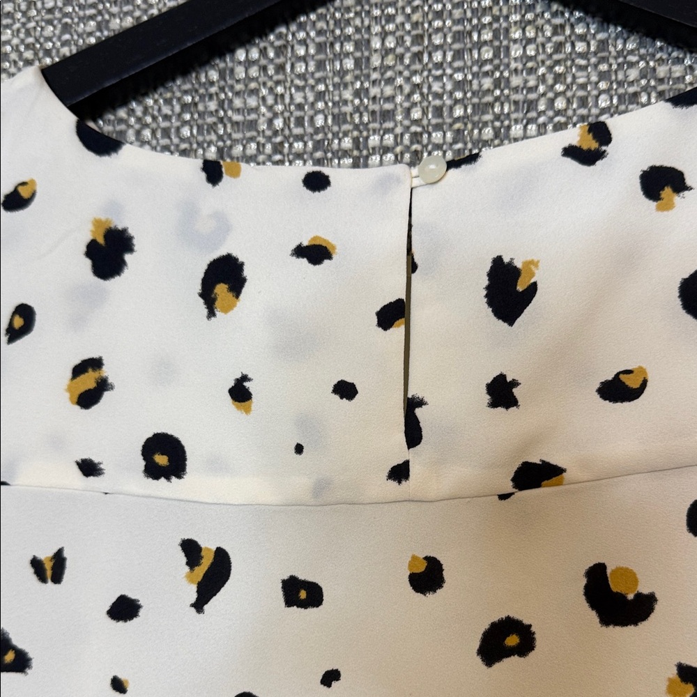 Lark & Ro Women's Sleeveless Tank Blouse‎ Beige With Leopard Print, Size 10 NWT - Picture 7 of 7